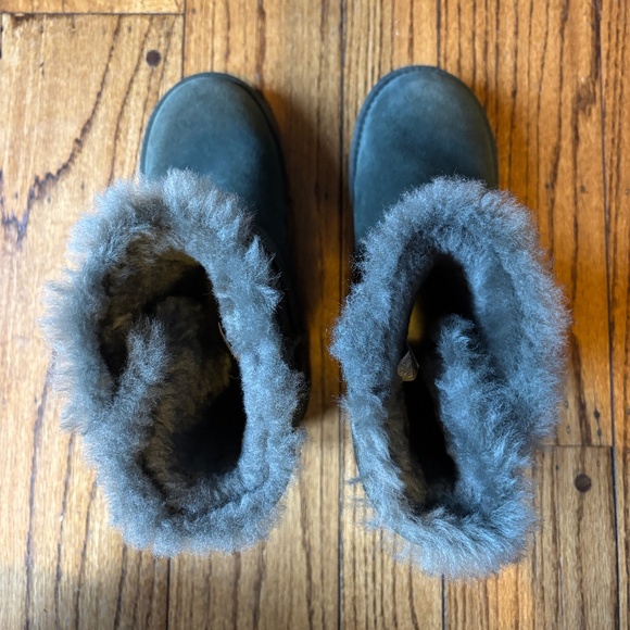 UGG Logo Strap Fur Boots in Excellent Condition size 8 - Picture 5 of 16